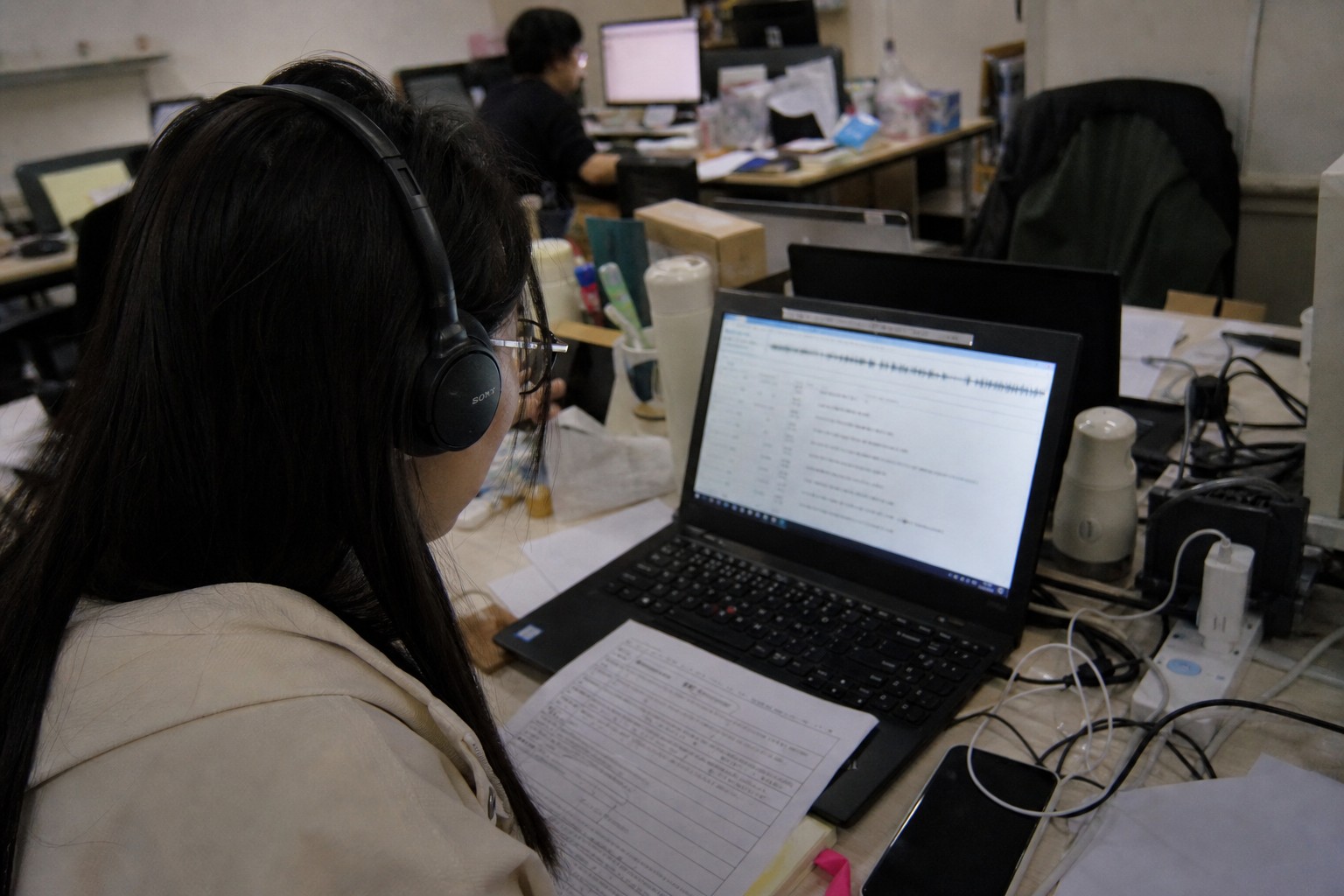俄语录音里混有英语和中文,转写标注应该按什么规则处理的标注字段与质检示意图